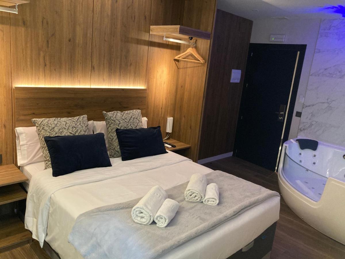 Daos Suites & Terrace Marbella Ngoại thất bức ảnh