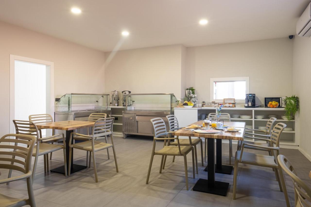 Daos Suites & Terrace Marbella Ngoại thất bức ảnh