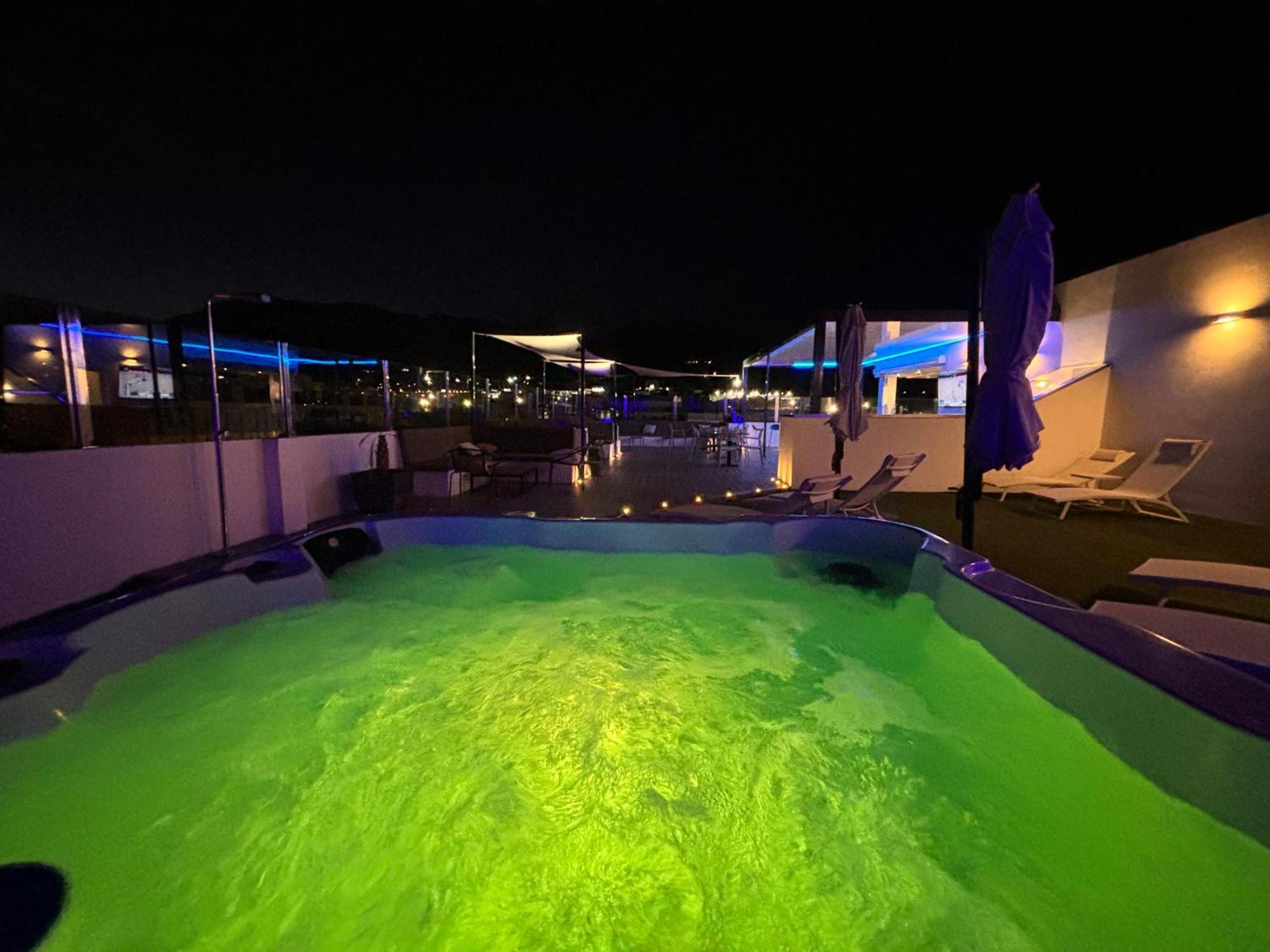 Daos Suites & Terrace Marbella Ngoại thất bức ảnh