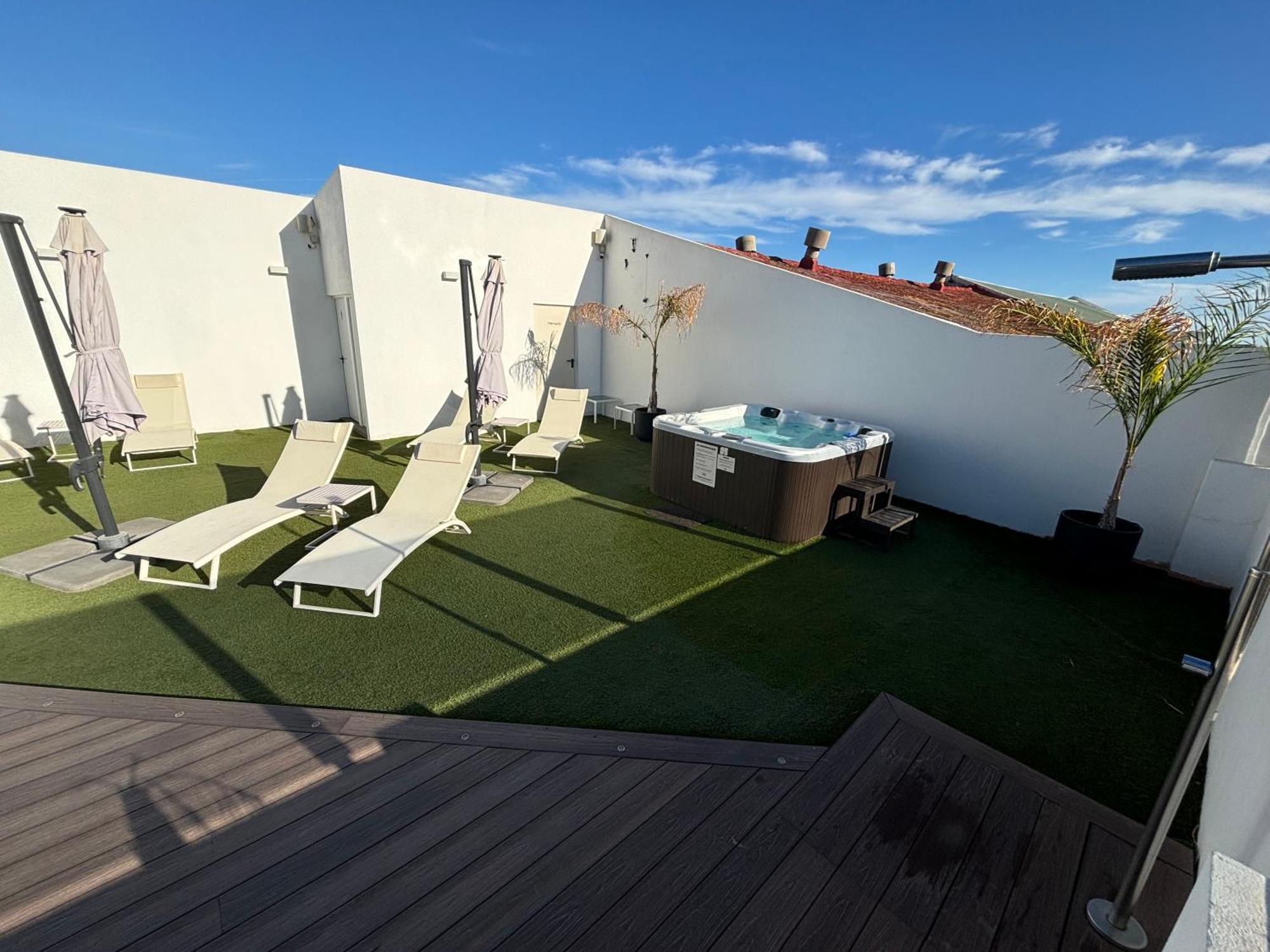 Daos Suites & Terrace Marbella Ngoại thất bức ảnh